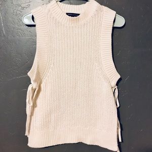 Sleeveless sweatshirt by Kendall and Kylie